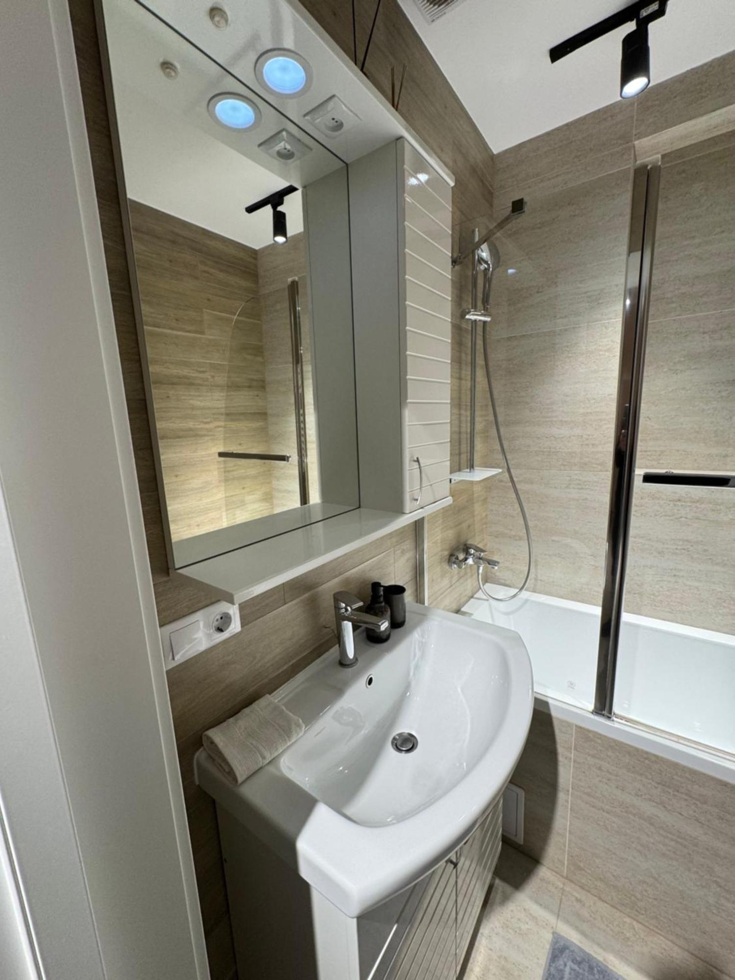 Business Lux Apartment Solomon City Chisináu Exterior foto